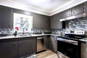 MIDTOWN AQUAMARINE- SMART HOME, WALK TO ZOO!